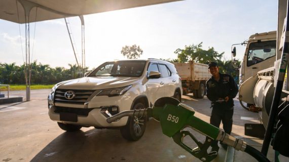 B50: Solar Sawit yang Bikin Negara Senyum Lebar, Tapi Akang yang Nyetir Diesel Malah Garuk-Garuk Kepala?