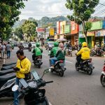 Mengapa Kantong Kita Kian Terjepit Si Hijau, dan Bagaimana Dua Kuda Hitam Mengacak-acak Pasar Ojol Indonesia